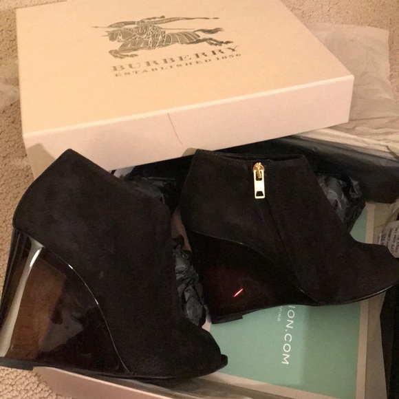 Burberry black suede wedges (never worn) - Picture 6 of 8